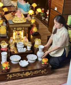 Đế Kê Bàn Thờ Thần Tài Gỗ Sồi Sen Dát Vàng Teak
