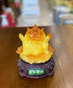 Tỳ Hưu Tọa Hoa Phong Thuỷ Xoay Đế Gỗ Vàng Mật Ong